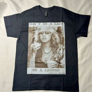 Women's Vintage 'Don't Be A Lady' 'Be A Legend' Black Graphic T-Shirt